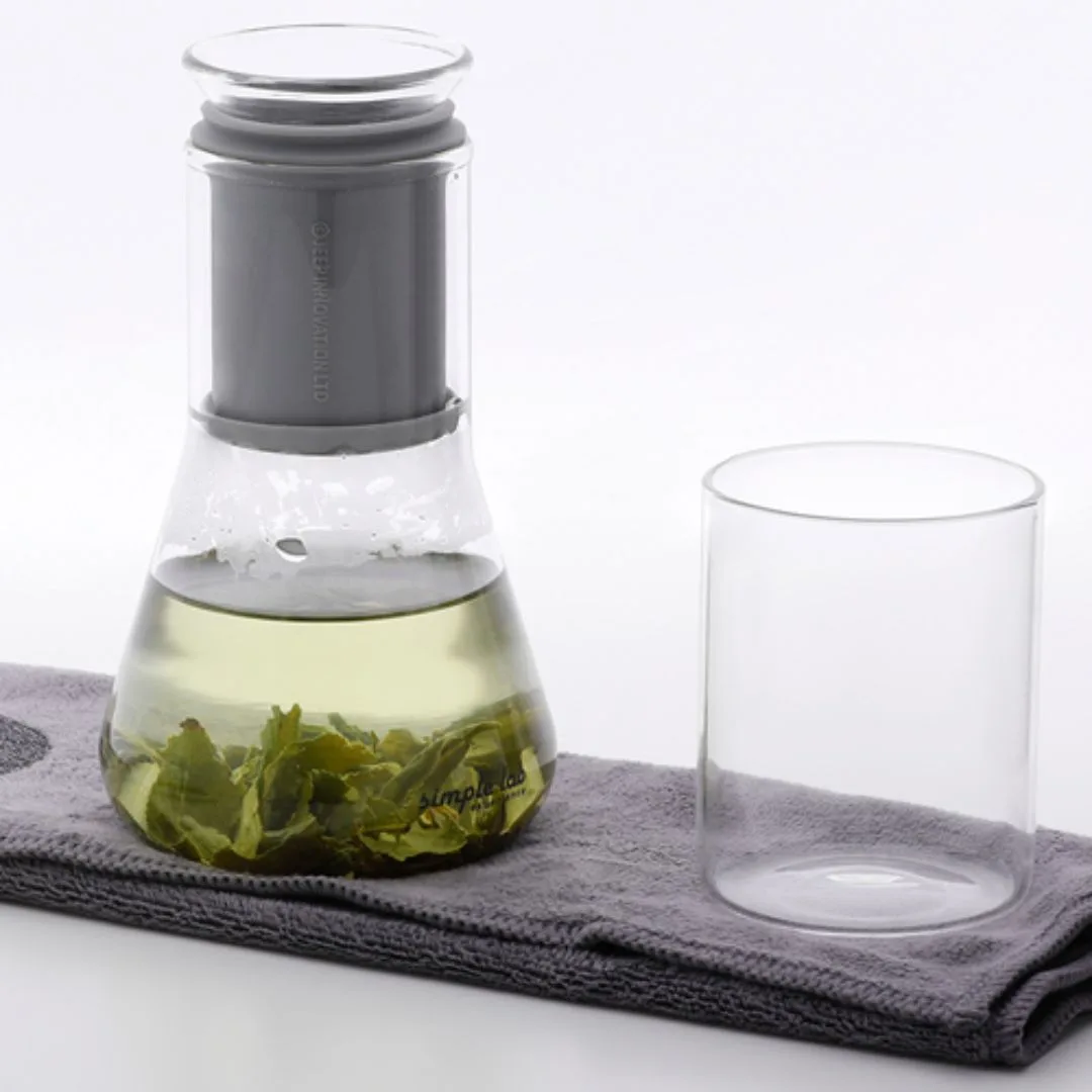 En stilren og praktisk 1-kopps tebrygger som gir deg en fullverdig teopplevelse, enten du er hjemme eller på farten.