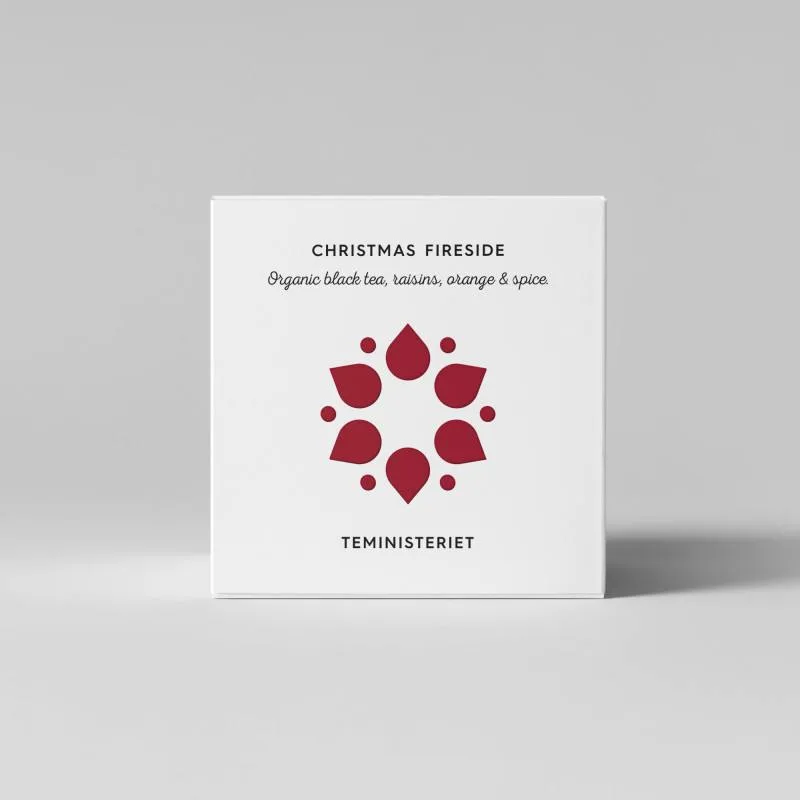 Med denne blandingen har Teministeriet tatt de vanlige ingrediensene i julete-blandinger, og tilsatt enda mer godsaker! En fantastisk smak av sort te, tilsatt kanel, hasselnøtt, sultanarosiner og mer. Denne må prøves!