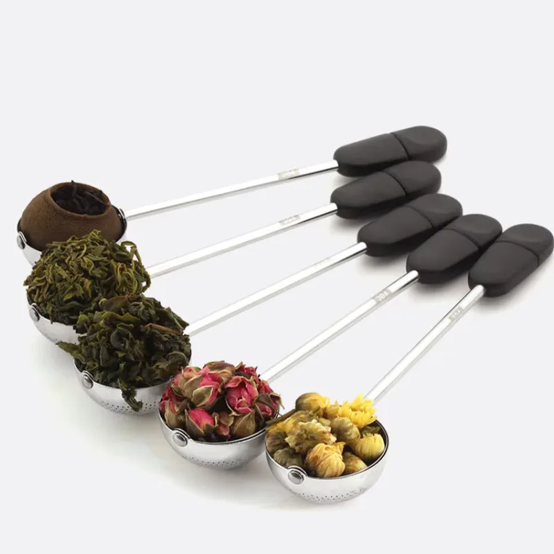 Stilig og praktisk tesil i flere farger. Fyll den med ønsket løsvekt-te og vri rundt for å lukke ballen.