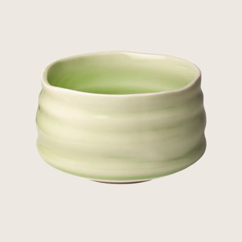 Perfekt for å løfte din matchaopplevelse. En elegant keramisk kopp designet for å gi deg en autentisk matcha-opplevelse. Perfekt både til tradisjonell matcha og andre varme drikker!