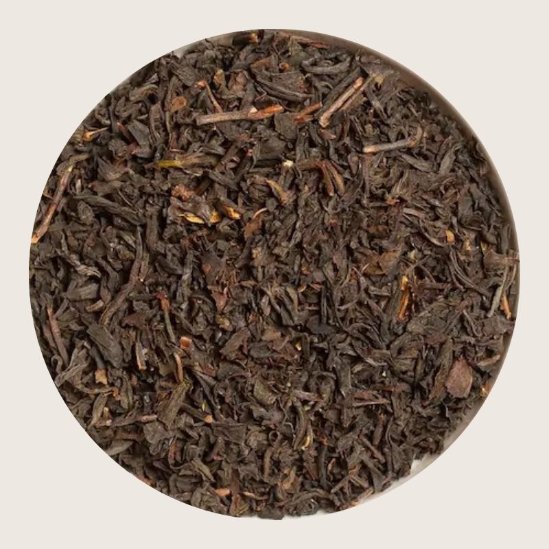 Klassisk sort te med fyldig smak og lavt innhold av garvesyre. En elegant og balansert sort te fra Kina, kjent for sin milde smak og naturlige sødme. Perfekt for deg som ønsker en ren og aromatisk kopp med lavt innhold av garvesyre.