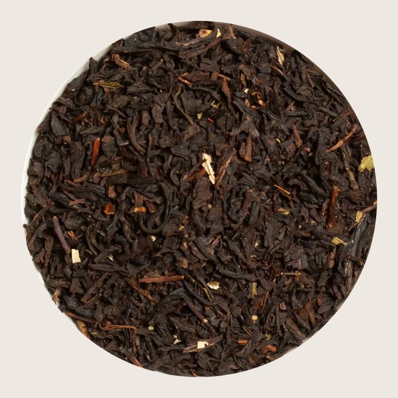 En mild, aromatisk sort te med ekte smak av solbær og et hint av bærhage.