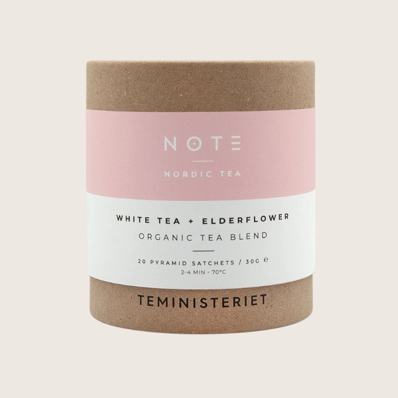 Hvit te med hylleblomst og fruktige toner. En lett, floral og elegant te for rolige øyeblikk.